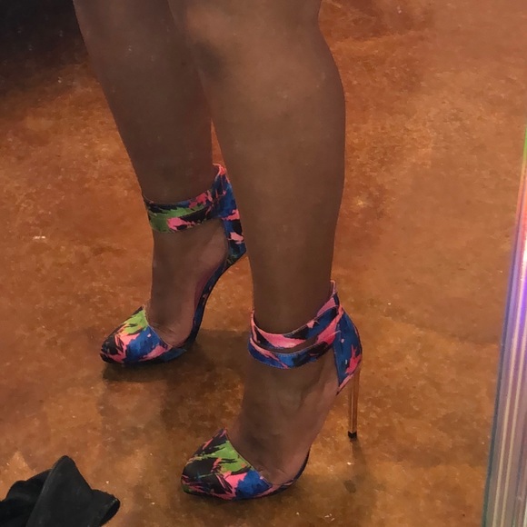 Heels - Picture 2 of 4